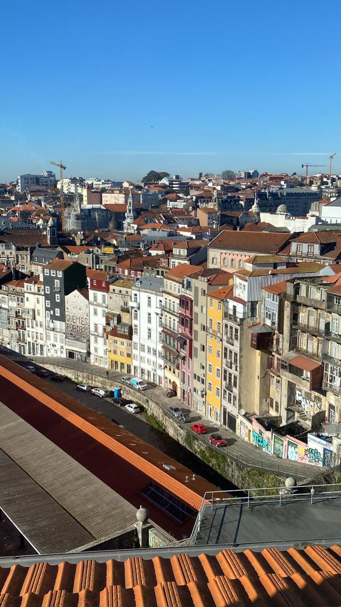 Get A Train And City View Porto Luaran gambar